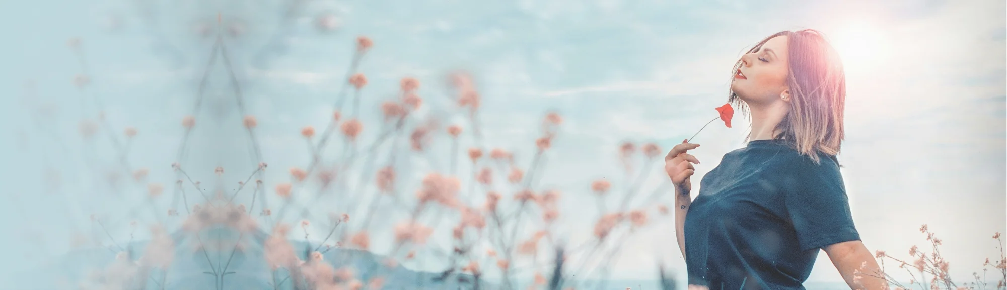 花を持つ女性